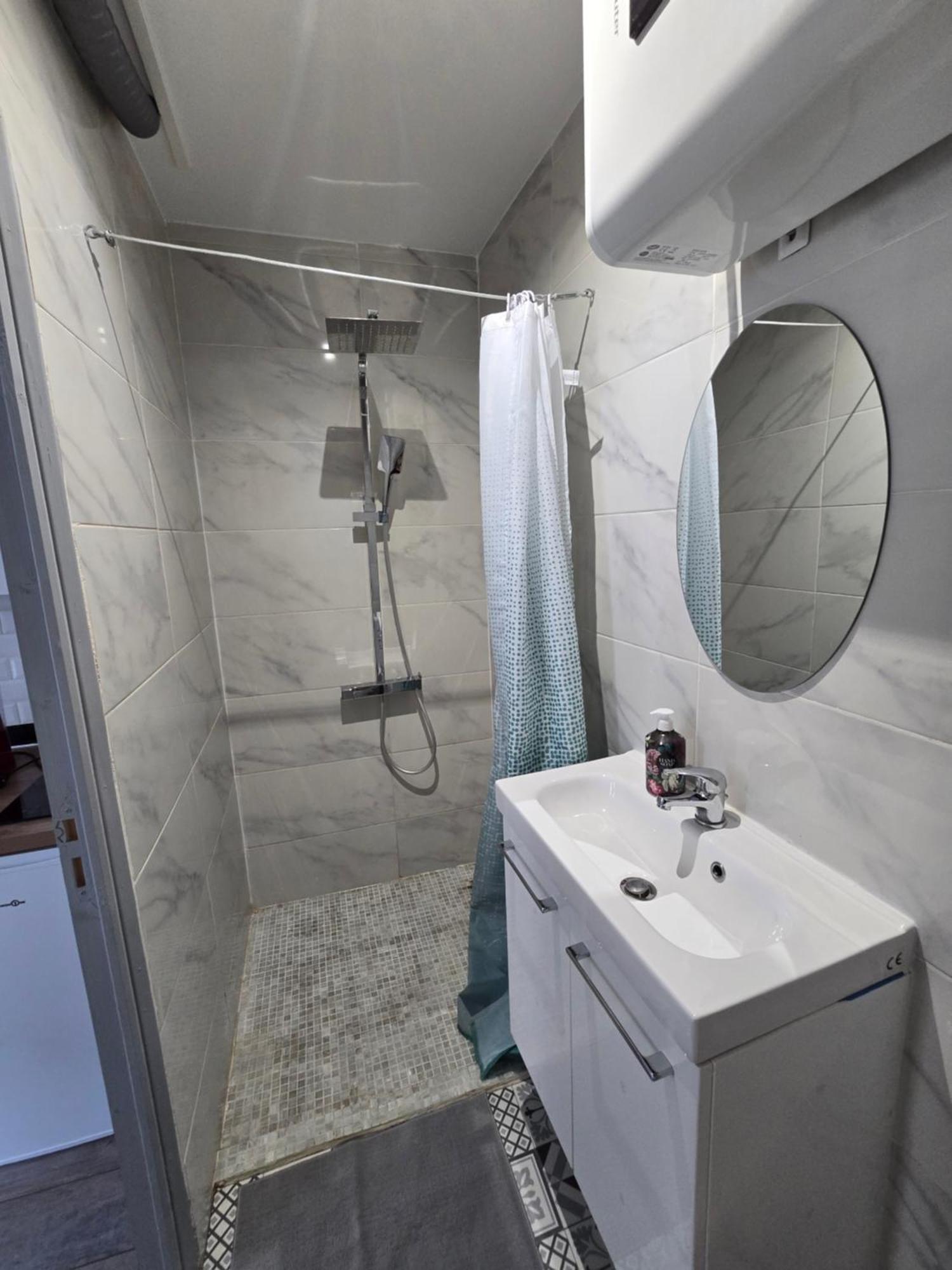 Appartement Hypercentre 301 +Wifi+Independant+ Cuisine Toilette Salle De Bain Privative Valenciennes Dış mekan fotoğraf